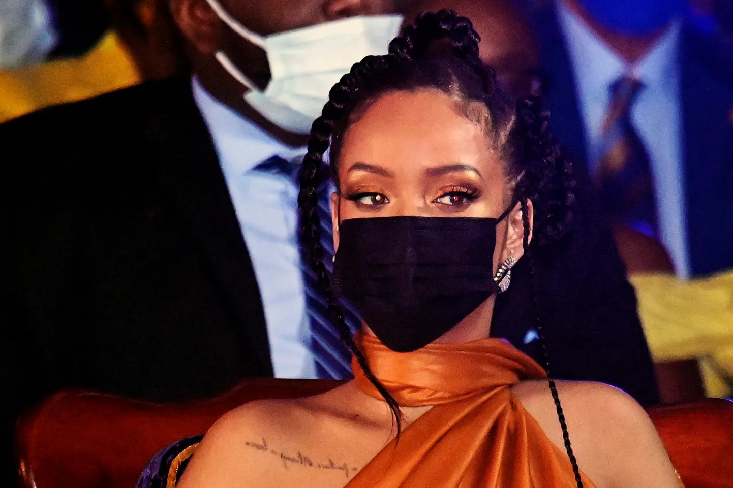 Popstaar Rihanna Barbadosel Bridgetownis saareriigi vabariigiks kuulutamise ja esimese presidendi Sandra Masoni ametisse vannutamise tseremoonial