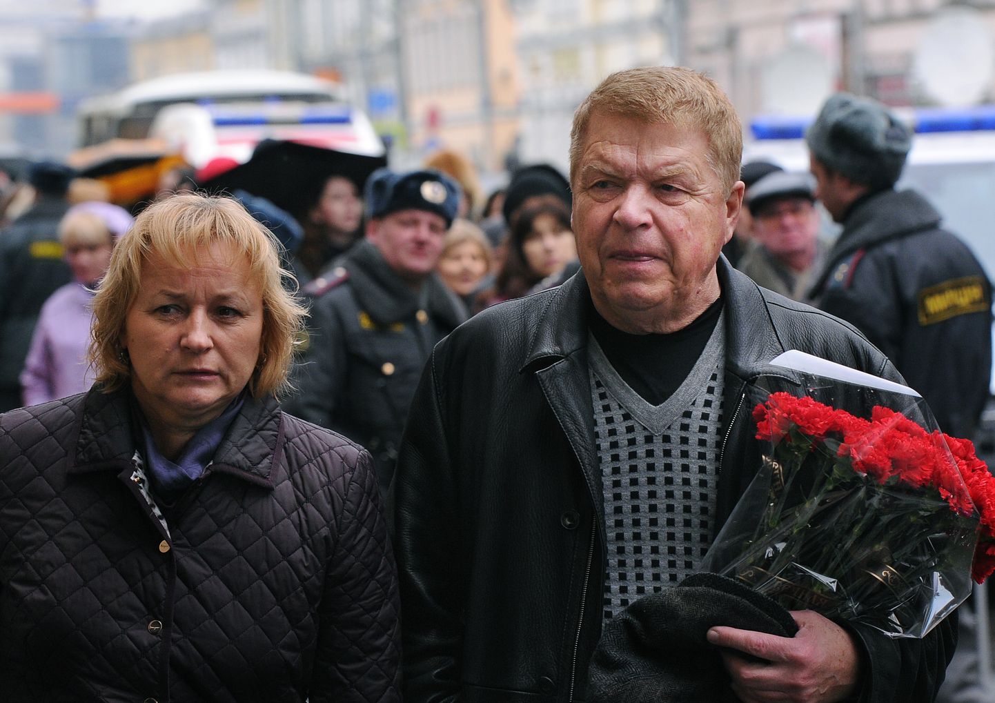 Михаил Кокшенов с супругой Натальей на похоронах Людмилы Гурченко
