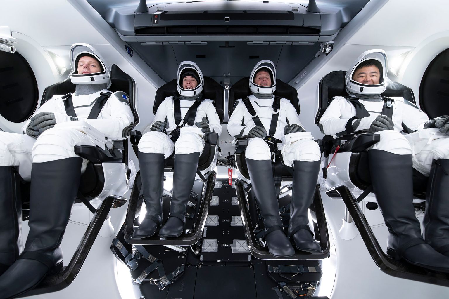 22. aprillil 2021 ISSile lendav meeskond Floridas Kennedy kosmosekeskuses aprilli alguses treeningul. Vasakult: prantslane Thomas Pesquet', ameeriklanna Meghan McArthur, ameeriklane Shane Kimbrough ja jaapanlane Akihiko Hoshide