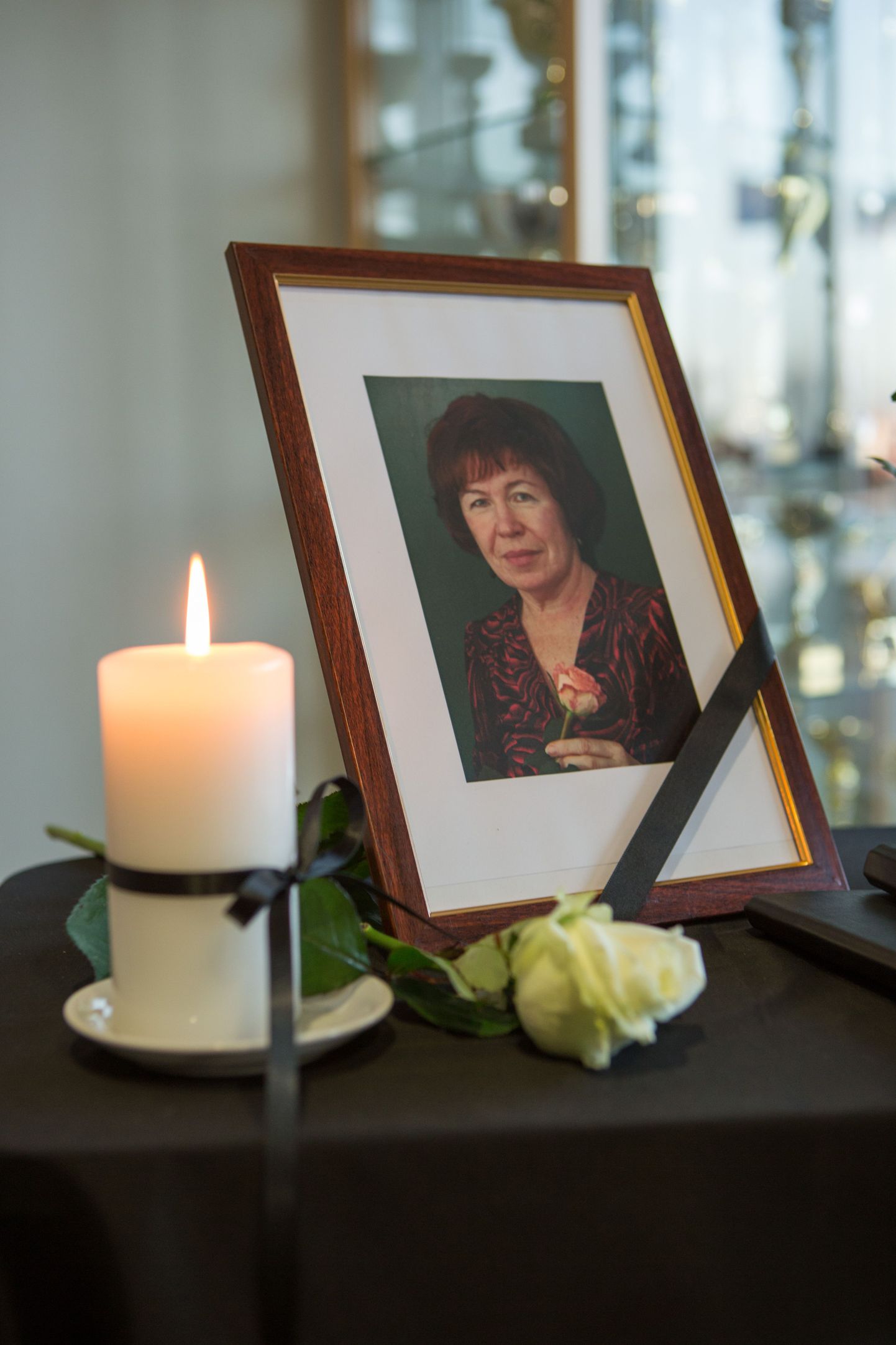 Траурное фото убитой учительницы Эне Сарап.