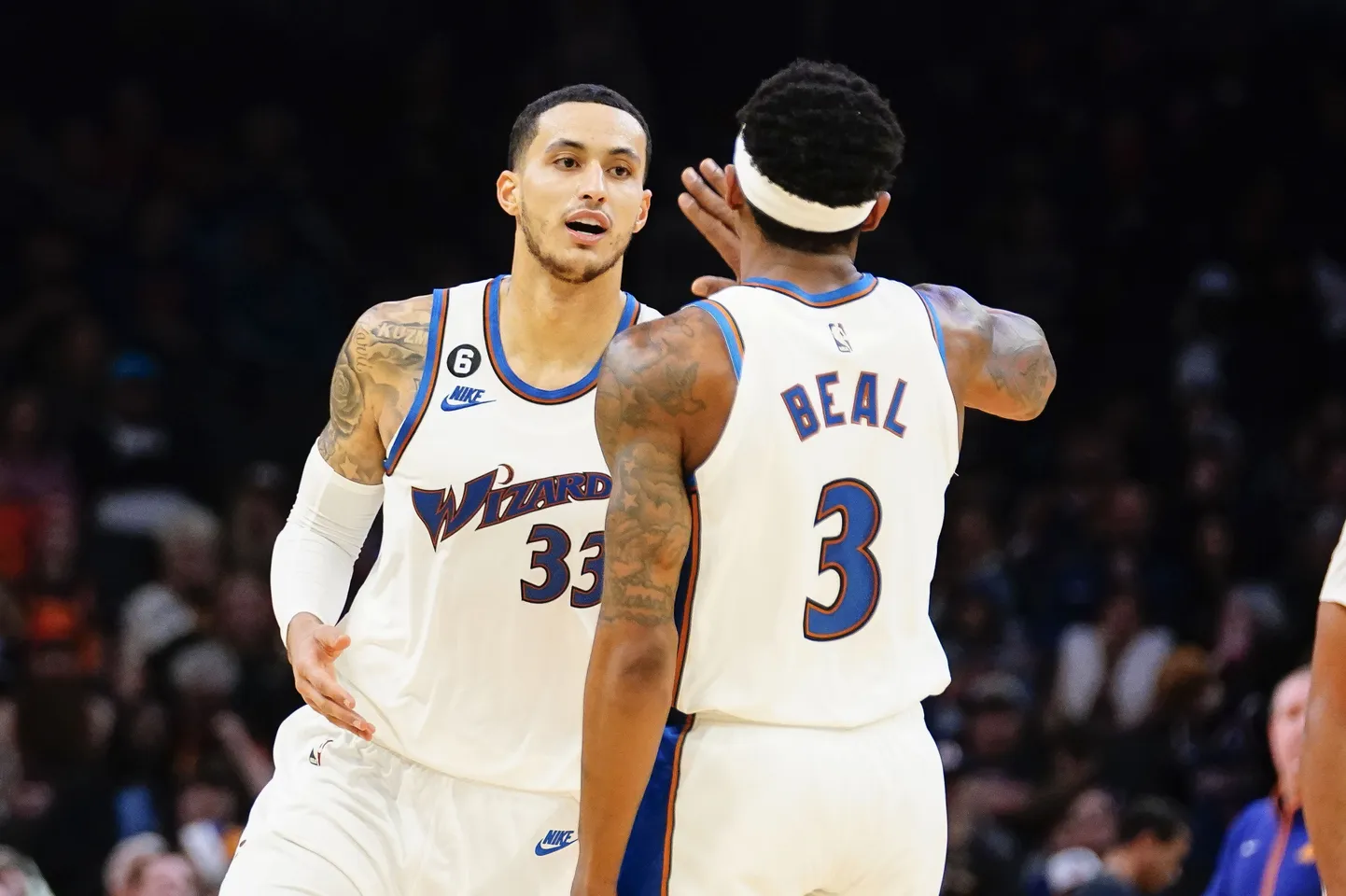 NBA spēlētāji Kails Kuzma un Bredlijs Bīls