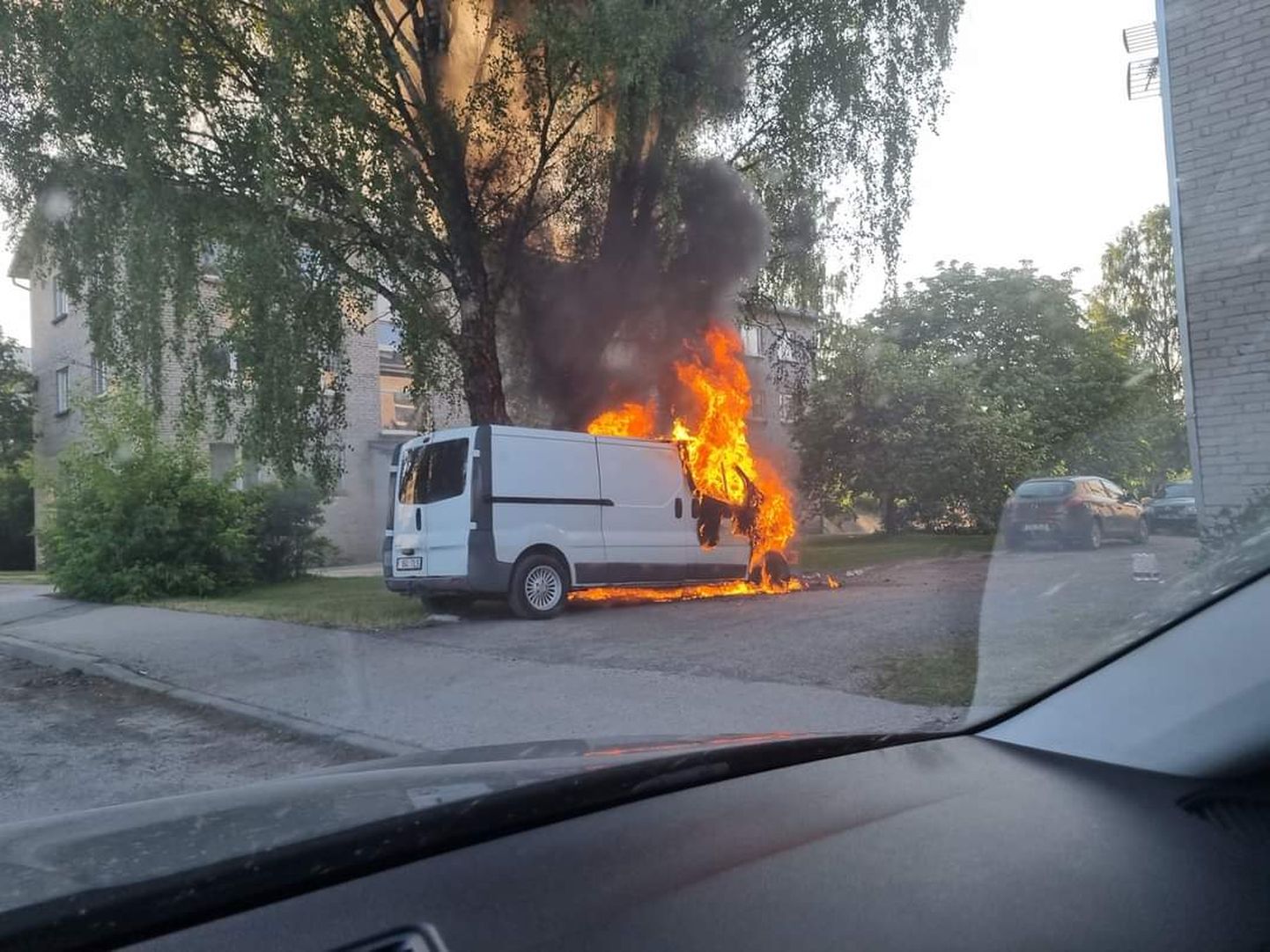 На улице Парги в Йыгева загорелся фургон.