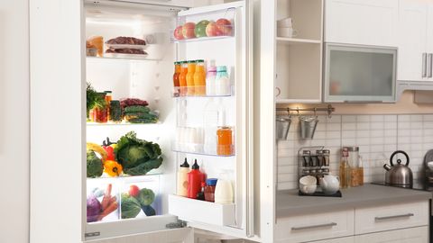 16 продуктов, которые все хранят в холодильнике, но этого нельзя делать