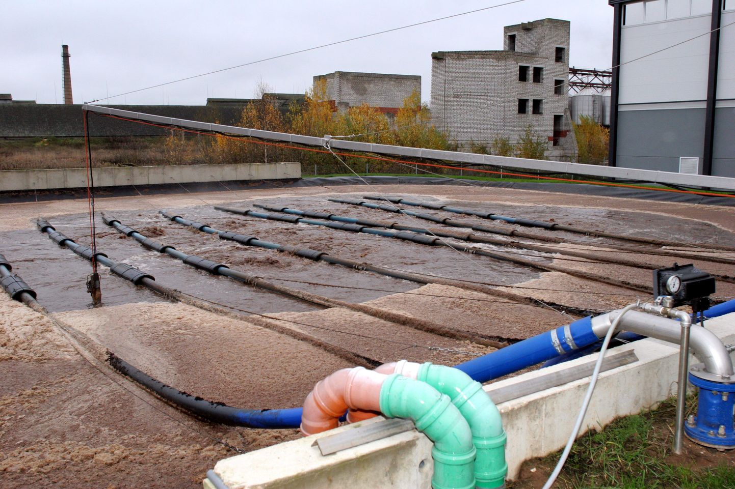 Väike-Maarja loomsete jäätmete käitlemise tehase reoveepuhasti rekonstrueeritakse 2011. aasta lõpuks.