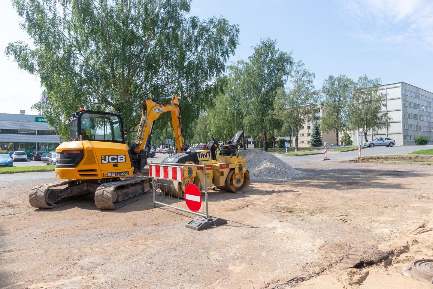 Esmaspäeval asuti uuendama Riia maantee äärset kergliiklustee lõiku.