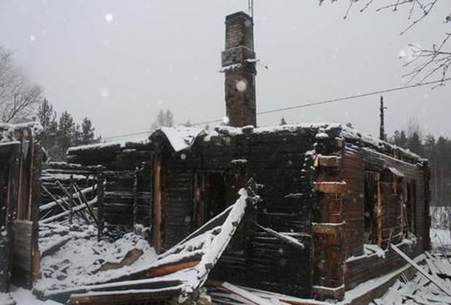 Дом в деревне Рыуза, где жила семья, сгорел 20 декабря.
