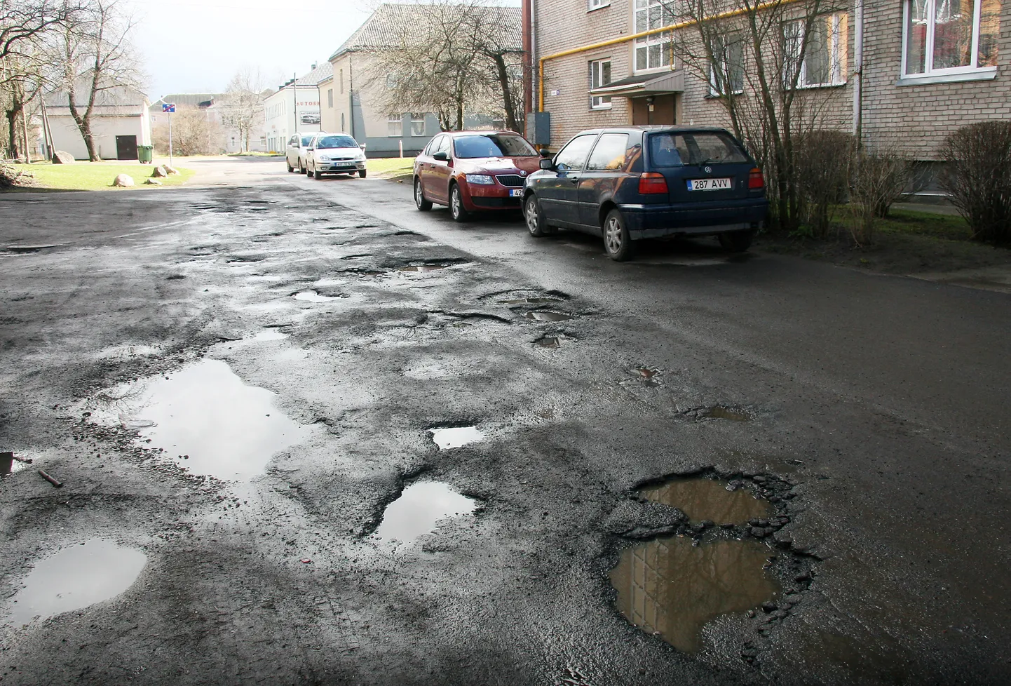 On lootust, et tänavu suvel tehakse korda päevinäinud Kalevi tänav ning kaob ka Kalevi 16. maja hoovis aastaid laiutanud kuumaastik.