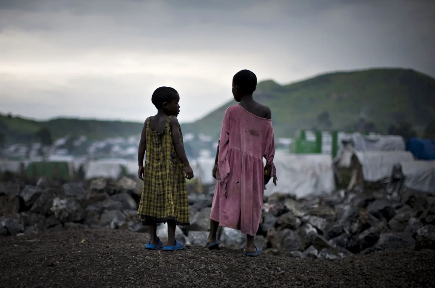 Kongo tüdrukud põgenikelaagris.