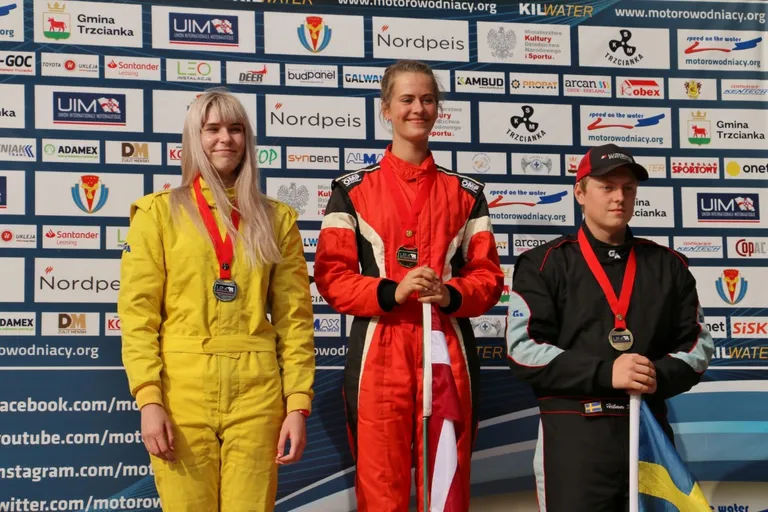 Esikolmik: Kärol Soodla vasakul.