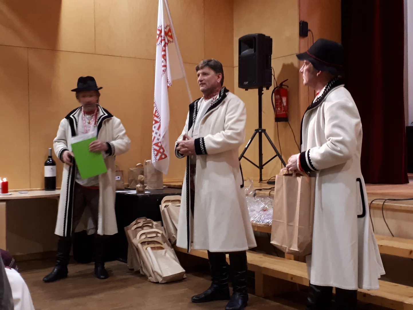 Setomaa sajandi teoks kuulutati Setomaa valla loomine. Vasakult: Setomaa Valdade Liidu juht Margus Timmo, Setomaa volikogu esimees Rein Järvelill ja Setomaa vallavanem Raul Kudre.