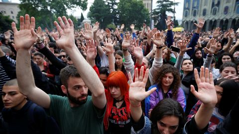 Tuhanded meeleavaldajad nõuavad Gruusia valitsuse tagasiastumist