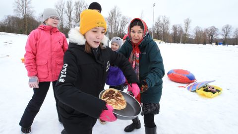 Ikõt, kokõt, kumõt - marid võistlesid püha puhul mängudes lumel