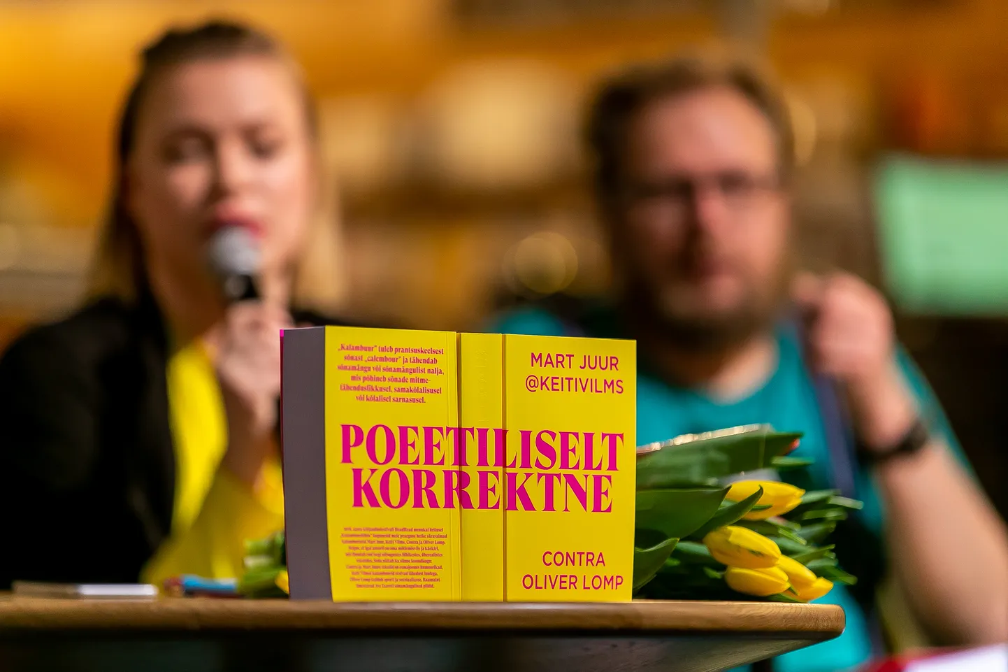 Keiti Vilms, Mart Juur, Contra ja Oliver Lomp esitlesid kalambuurikogumikku "Poeetiliselt korrektne".