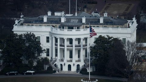 Белый дом просит Конгресс выделить 1,5 триллиона долларов на оборону