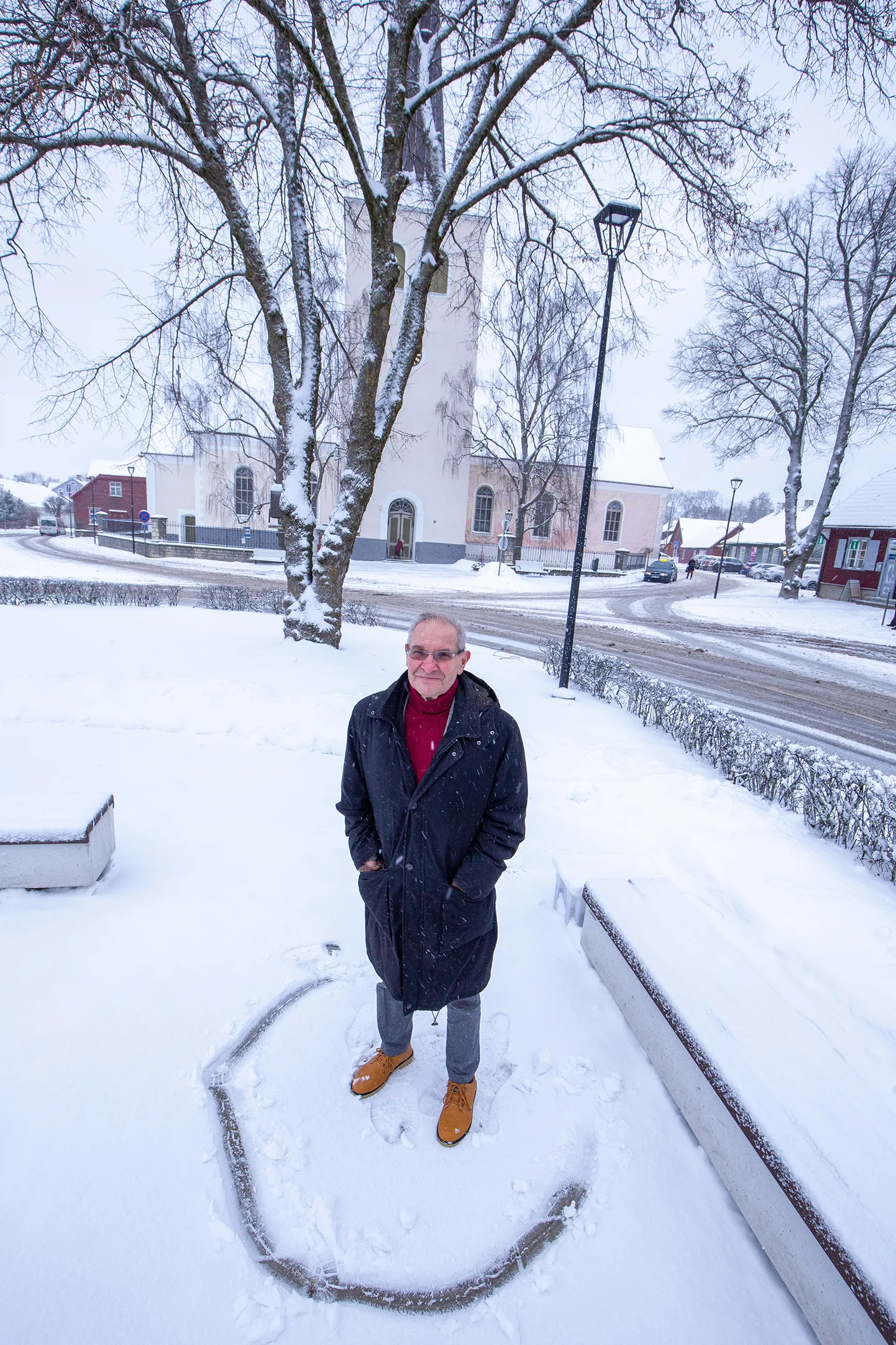 Andres Taimla ütles, et kui ta oleks saanud oma tahtmise, seisaks just sellel kohal Paide keskväljakul vana restaureeritud turukaev koos rakmetega ning selle juures iseseisvusmanifesti ette lugenud kapten Maidla pronkskuju. Paraku hääletati tema idee kahel korral volikogus maha, ehkki tal oli isegi rahastus selle tarvis olemas.