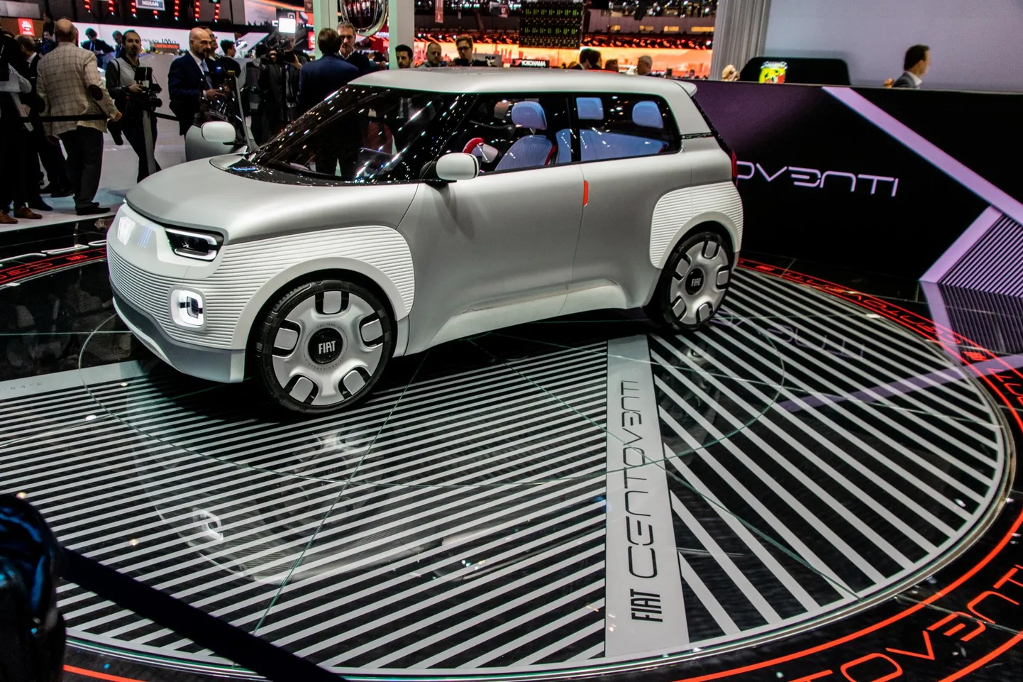 На прошедшем автосалоне в Женеве Fiat представил концепт Centoventi.