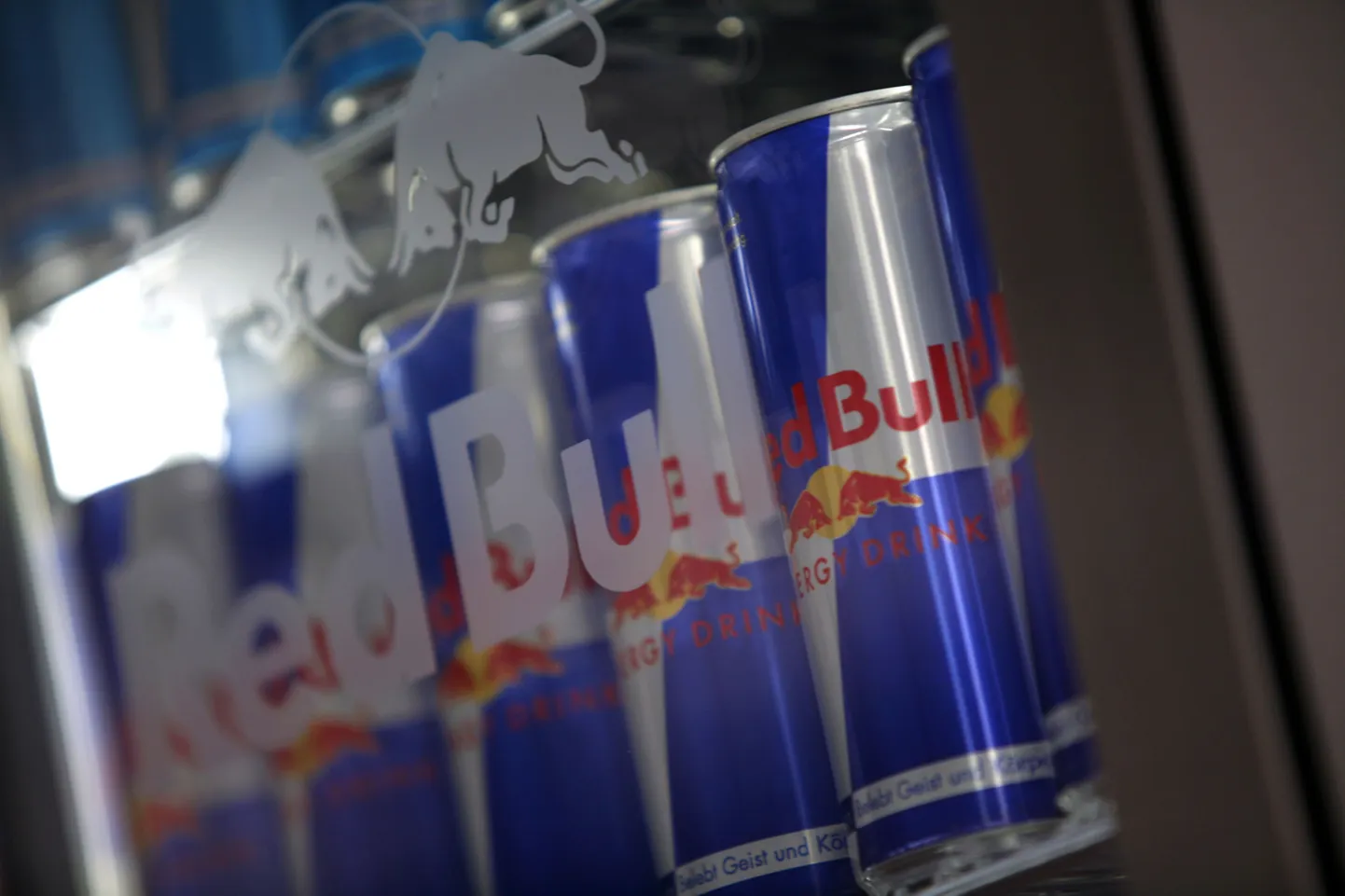Red Bulli tavalise energiajoogi purgid. Saksamaal oli probleeme aga Red Bull Colaga.