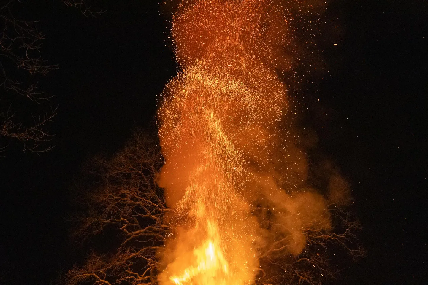 Pimeduses paistnud punane kuma ajendas ringrajale kutsuma päästjad. Foto on illustreeriv.