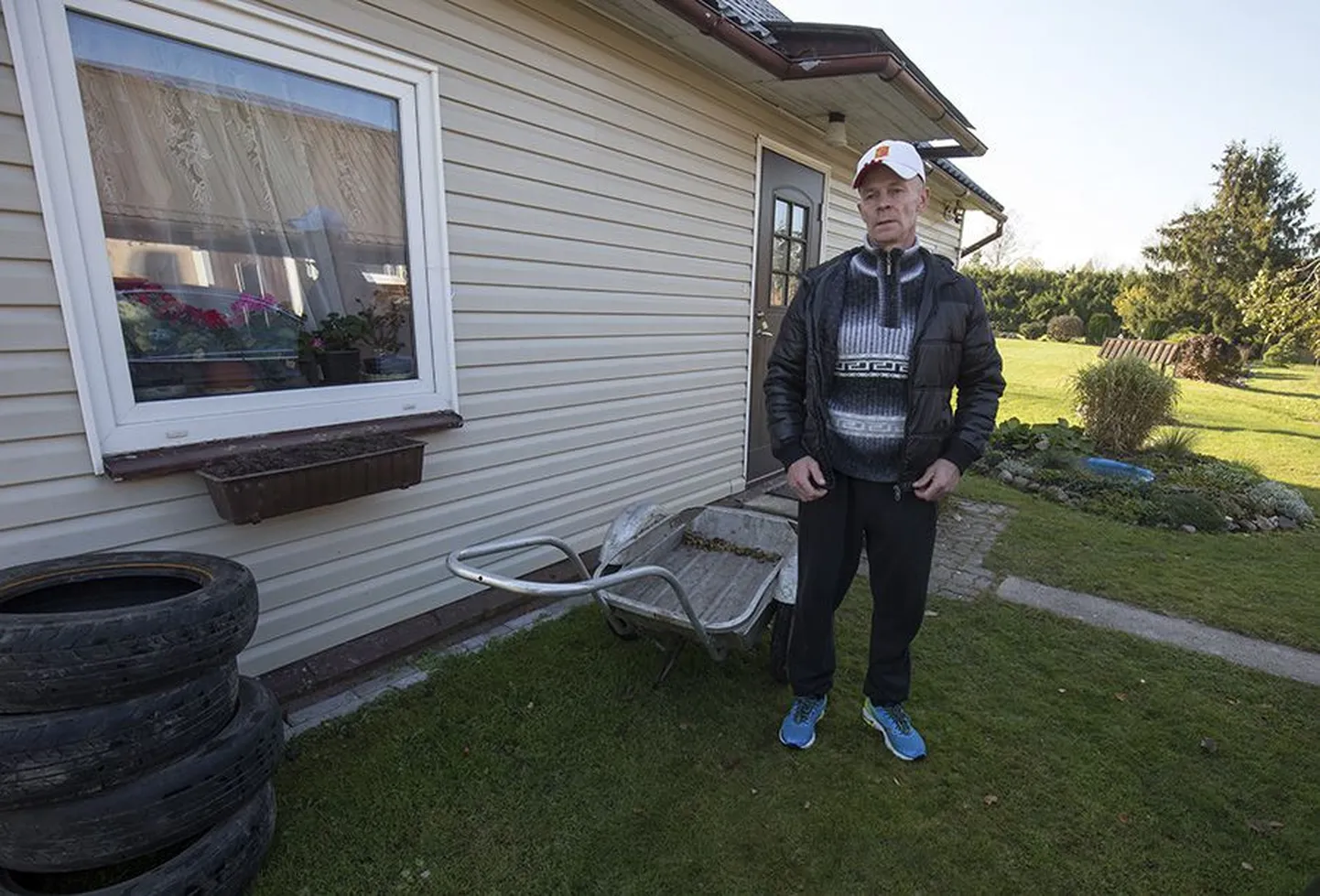 Mõisaküla mees Raimond Elblaus, kes teenib leiba päästjana, otsis ööl vastu neljapäeva koos naabrimehe ja vennaga varast, kes oli jõudnud heki alla kokku vedada esemed, millest kavatses naabrid ilma jätta. Abivahendina kasutas suli seejuures pererahva aiakäru, mille jälgi võis eilegi murult leida.