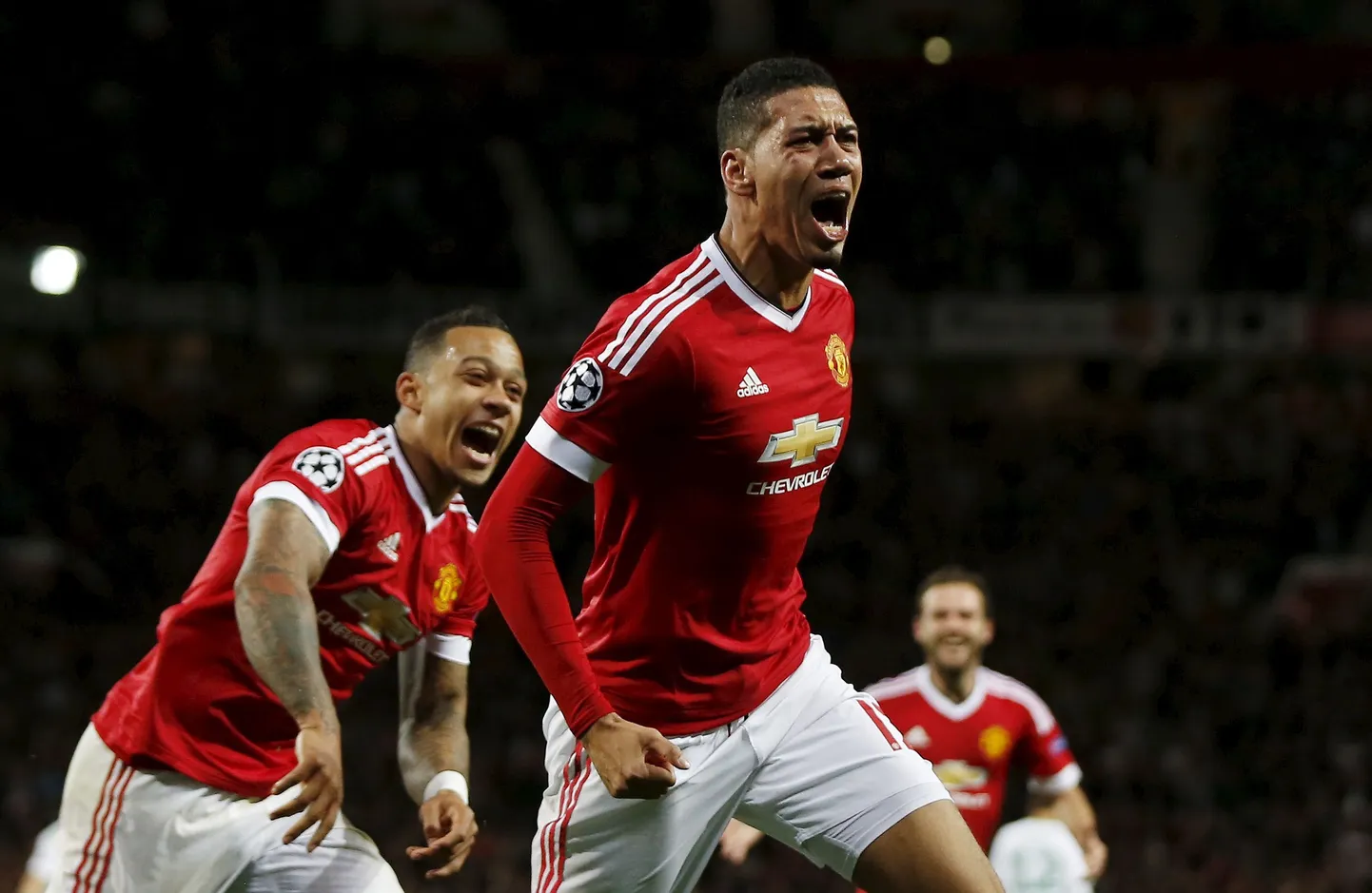 Chris Smalling (keskel).