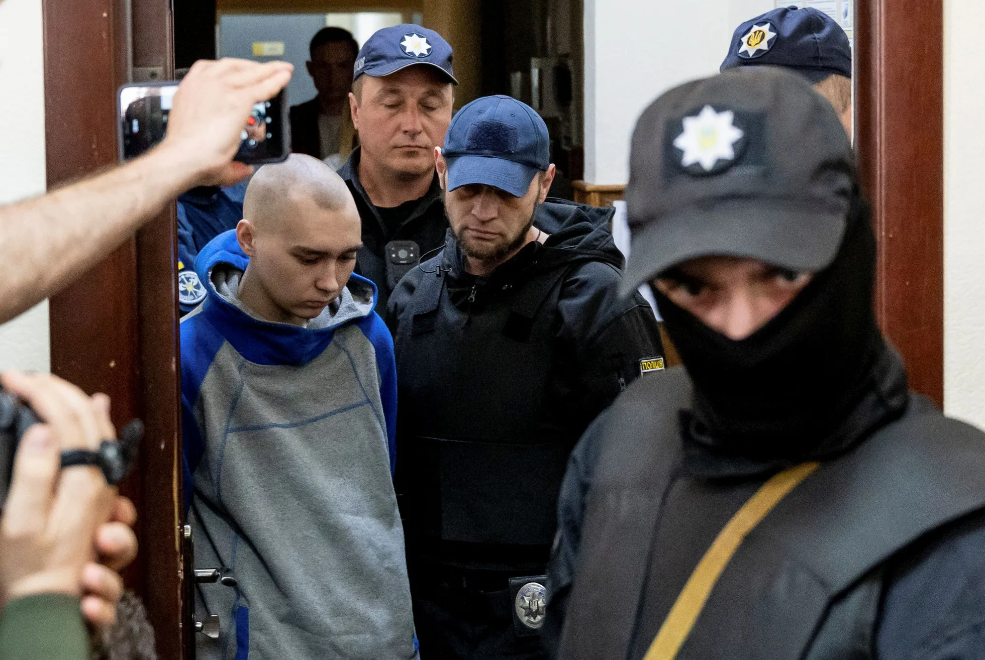 Vadim Shishimarin teel kohturuumi.