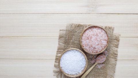 Health Claims About Pink Himalayan Salt in Water Debunked