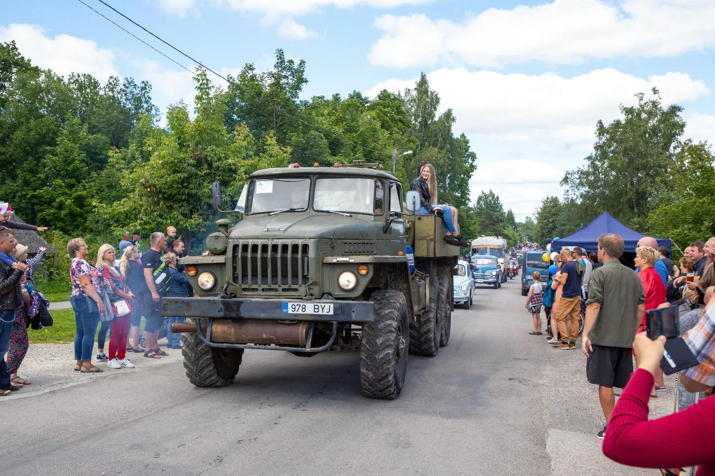 Eelmisel aastal Järva-Jaanis toimunud killavooril oli teemaks ühistransport, kuid juba siis sai näha maastikul sõitmiseks sobivaid masinaid.