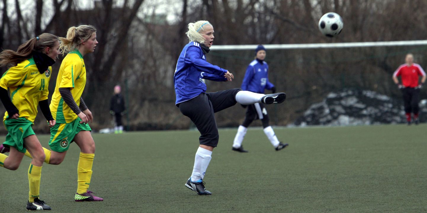 Pärnu jalgpalliklubi naiskond võitis hooajaeelse miniturniiri.
