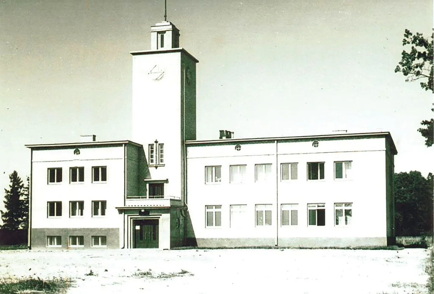 Sindi alevi(linna)valitsuses töötanud kohalikku ühispanka juhtis ühiskondlikel alustel Sindi vabriku direktor Johan Pärn (1882-1956).
