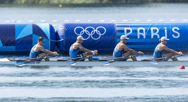 Eesti paarisaeruline neljapaat Pariisi olümpial: Mihhail Kuštein (vasakult), Allar Raja, Tõnu Endrekson ja Johann Poolak.