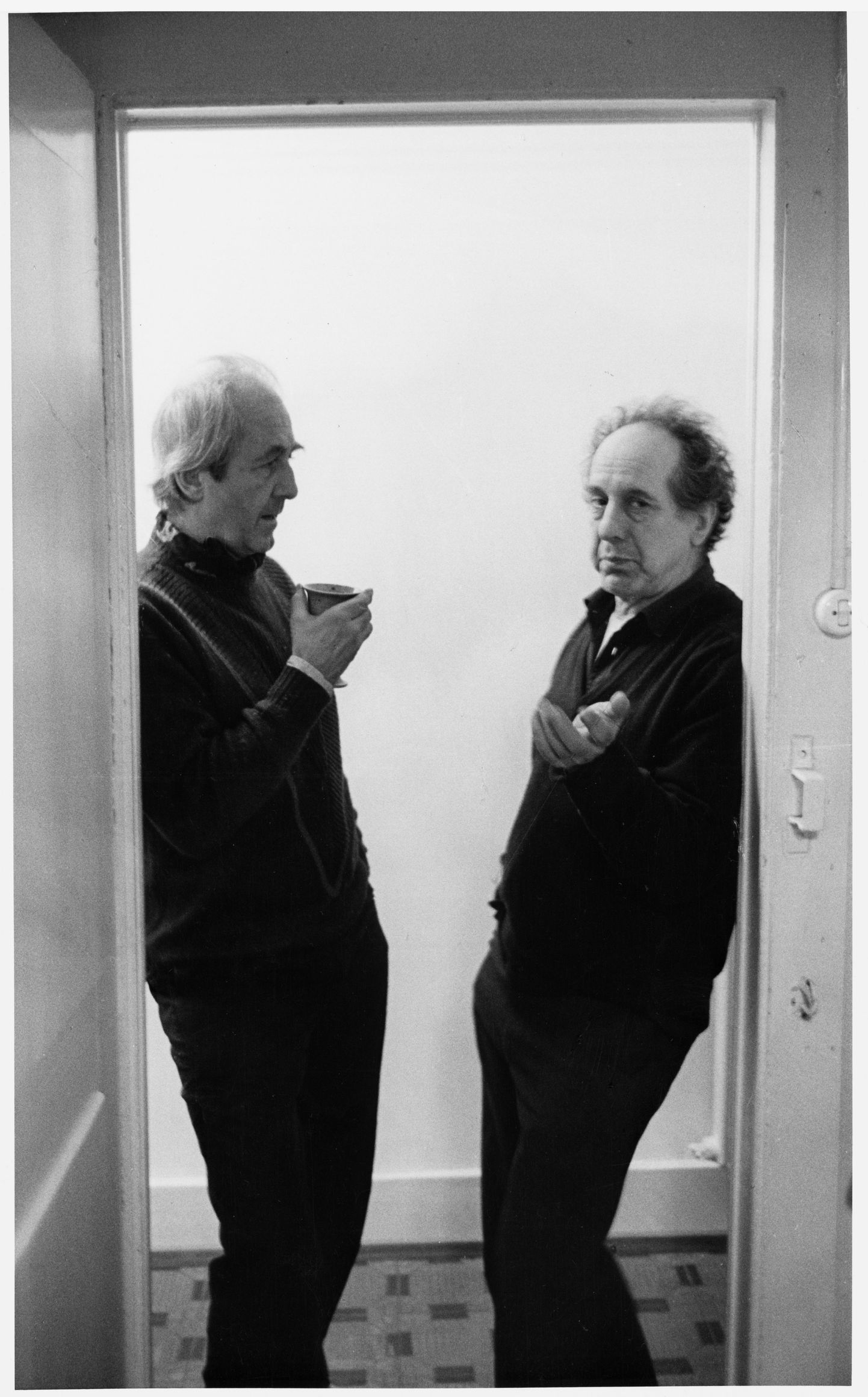USA fotograaf Robert Frank (paremal) sellel 1987. aastal Šveitsis Lausanne'is tehtud fotol.