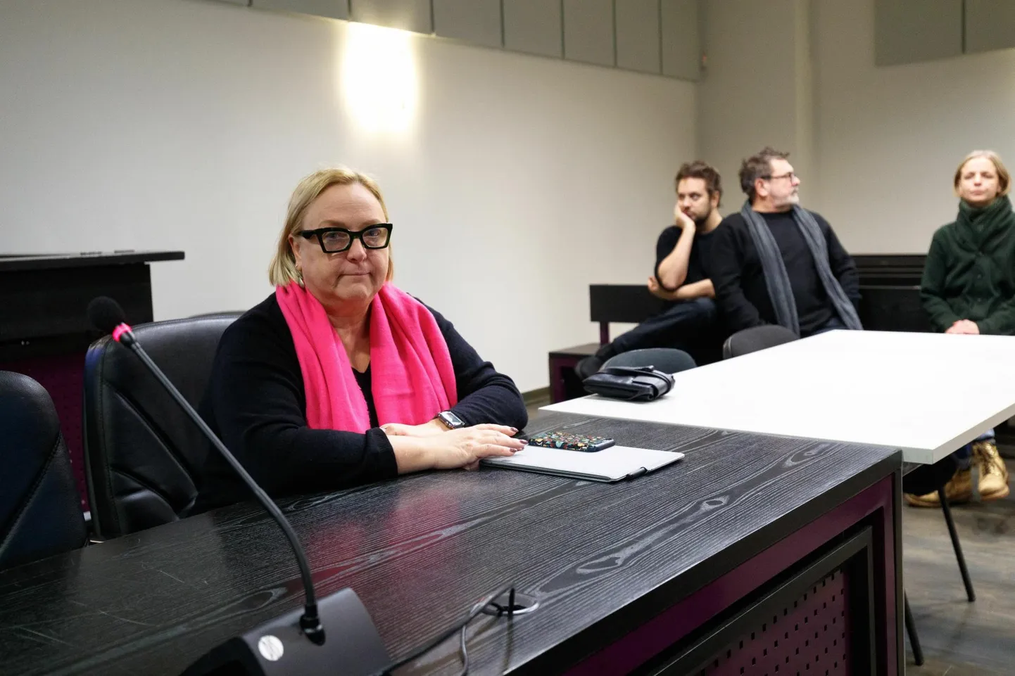 Krista Kampust (esiplaanil) oli Pärnu maakohtus toetamas kogu pere: abikaasa, tütar ja poeg.