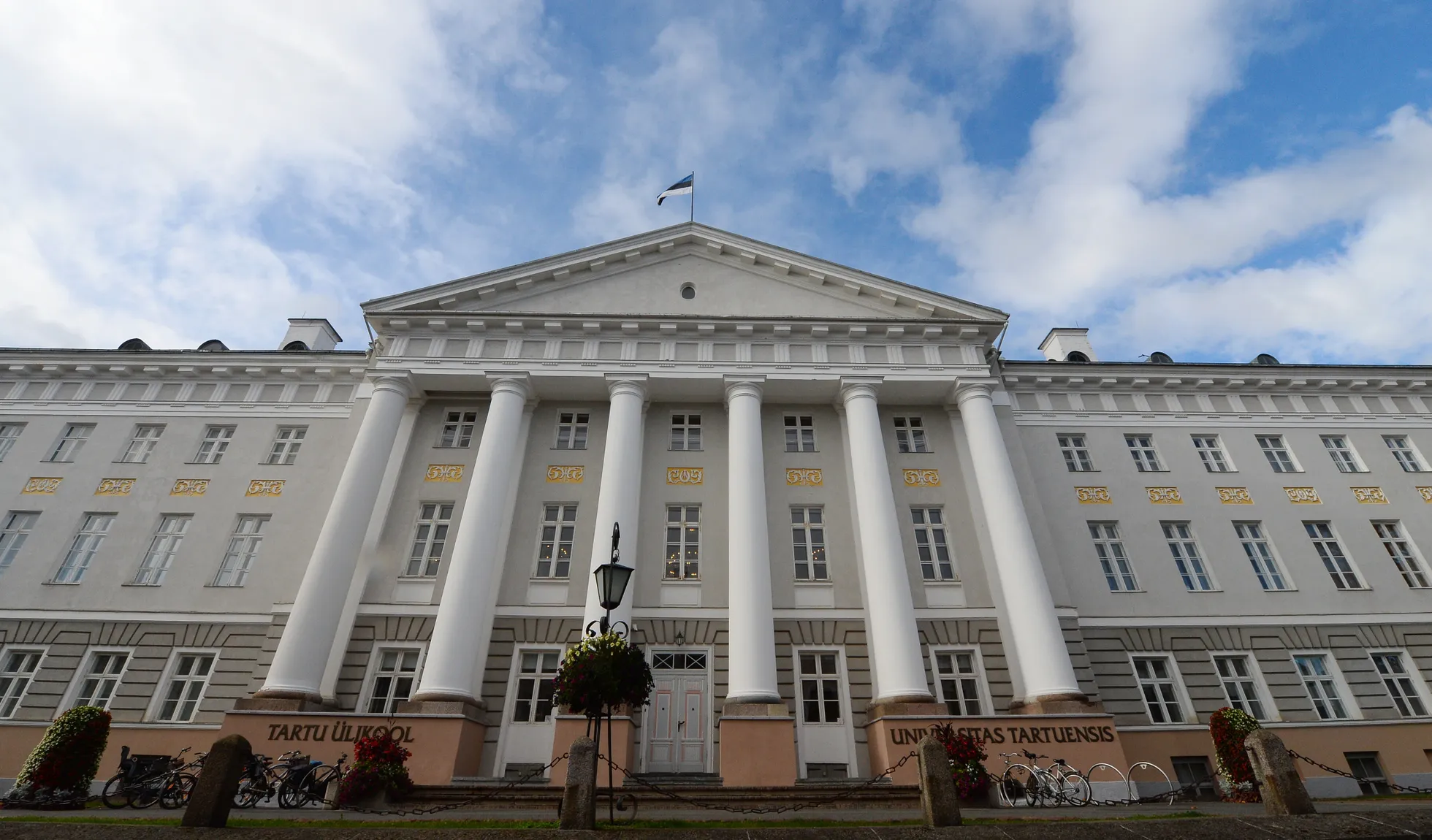 Tartu ülikooli peahoone. Vägistamise ohvriks langenud KK sattus esimesel ülikooliaastal kahel korral vägistamise ohvriks.