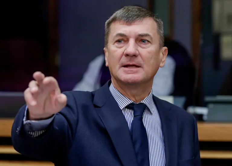Андрус Ансип считает, что протестующие против реформы ведут себя безответственно.