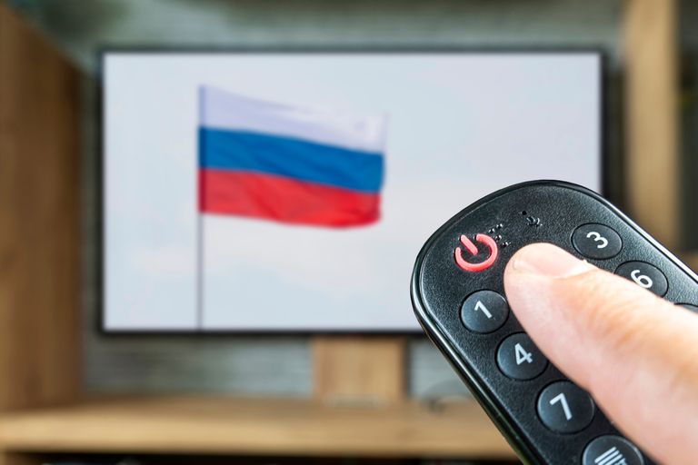 После широкомасштабного вторжения ВС РФ в Украину многие страны отключили вещание российских телеканалов, которые годами занимались разжиганием ненависти и вражды