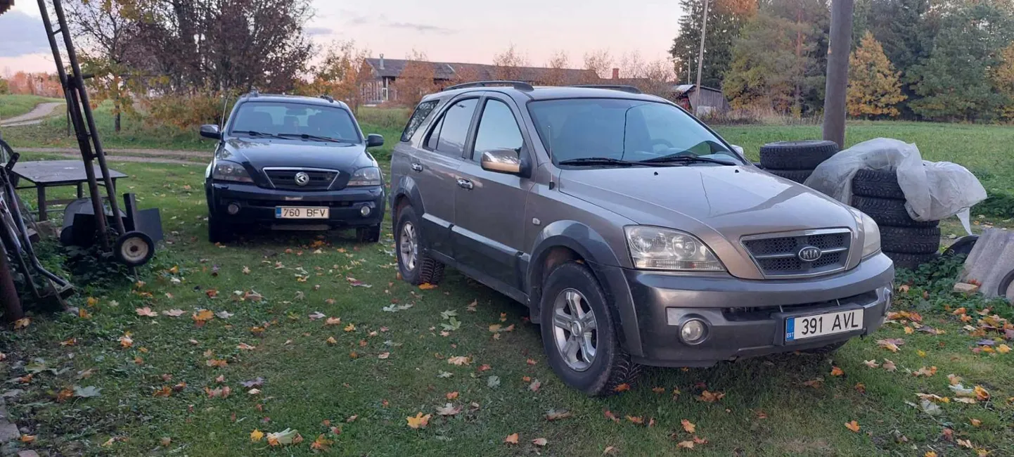 Need on kaks autot, mis 23. oktoobril Ukraina poole sõitma hakkavad.