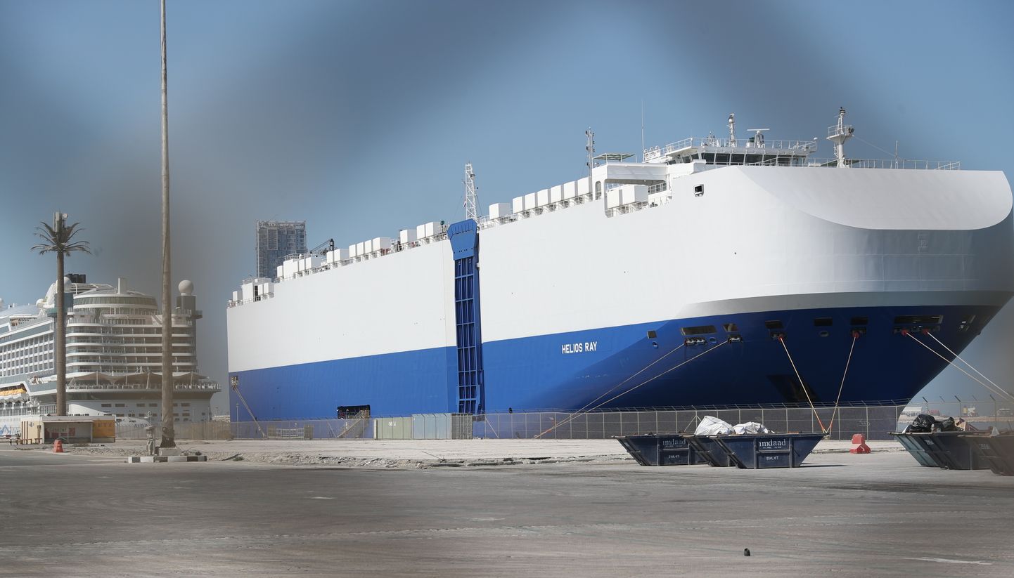 Omaani lahel plahvatuses kahjustada saanud Iisraeli kaubalaev Helios Ray.