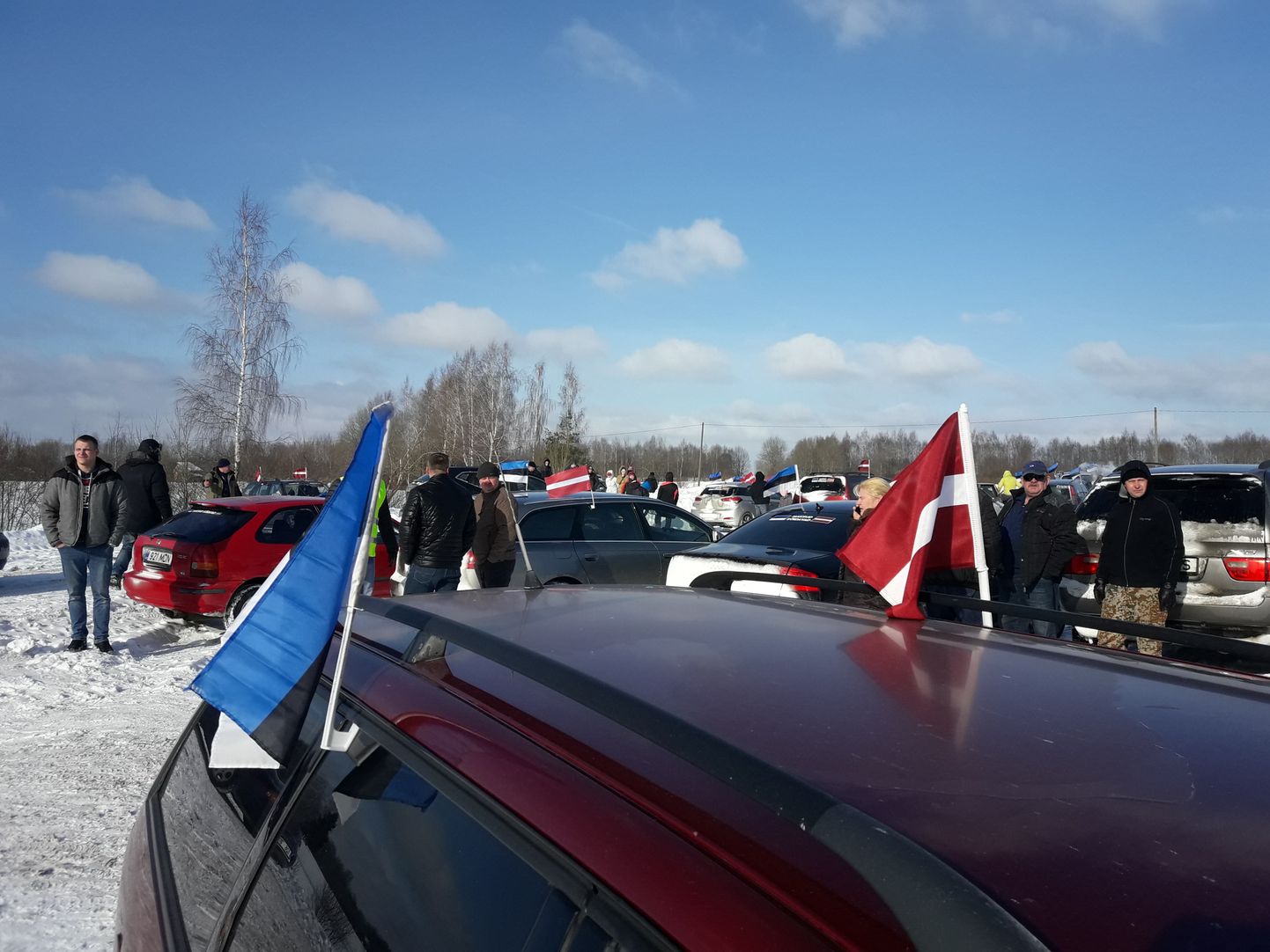 Sajad eestlased sõitsid veebruaris Eesti aktsiispoliitika vastu protesteerimiseks Lätti.