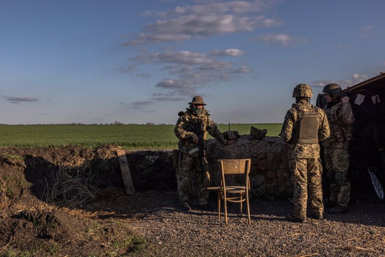 Ukraina sõdurid valvamas Huljaipole kandis asuvat kontrollpunkti. 
