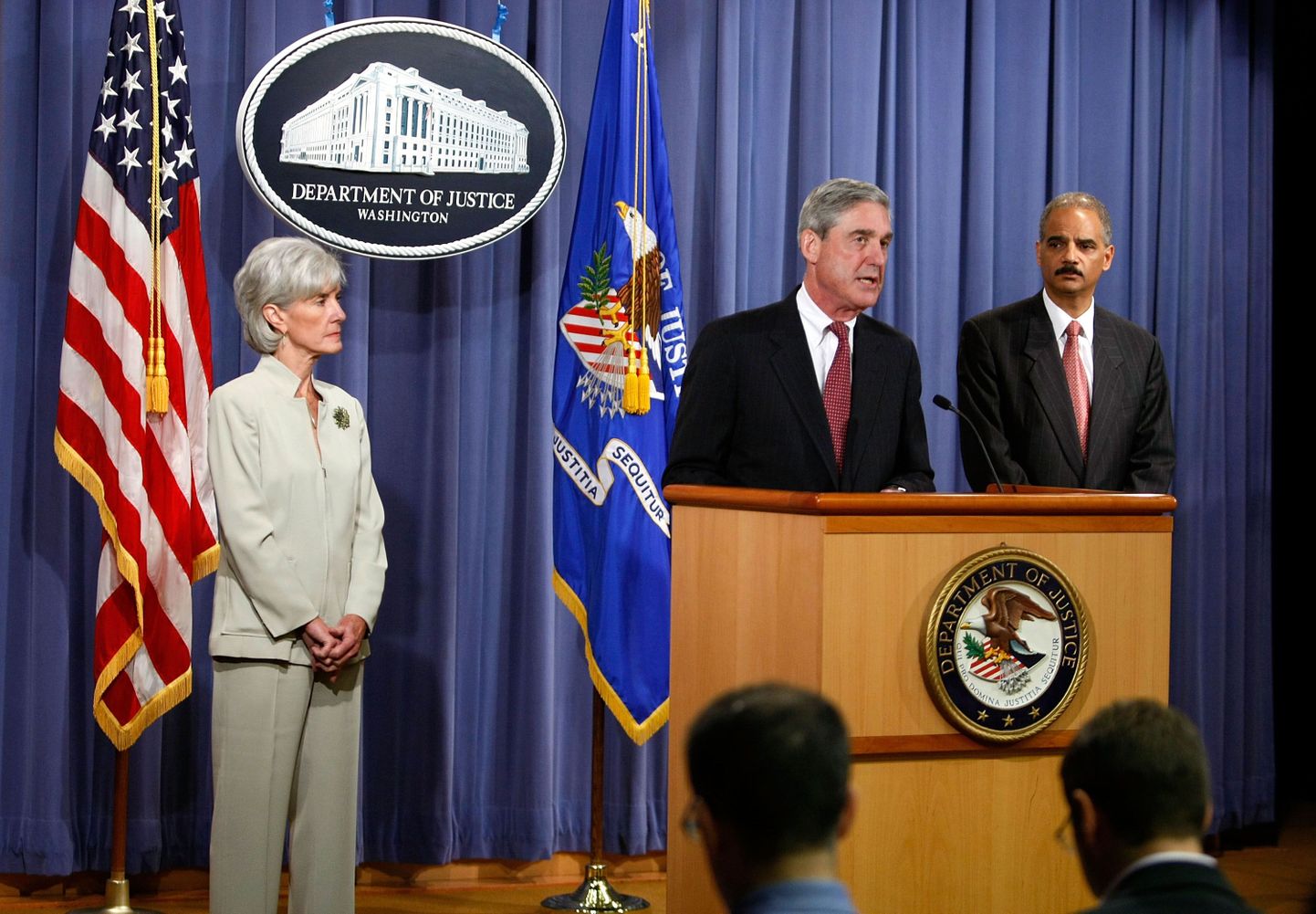 FBI direktor Robert Mueller, Ühendriikide justiitsminister Eric Holder tegid avalikuks ulatusliku tervishoiussüsteemi petuskeemi.