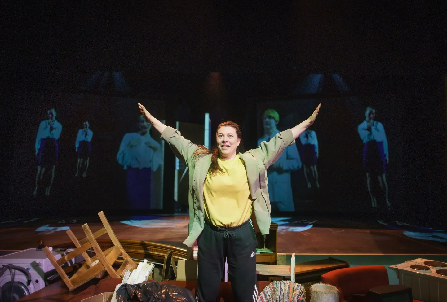 Carita Vaikjärv Endla teatri lavastuses «Julia, Julia!»