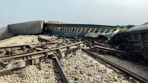 Pakistani lõunaosas hukkus rongiõnnetuses vähemalt 30 inimest