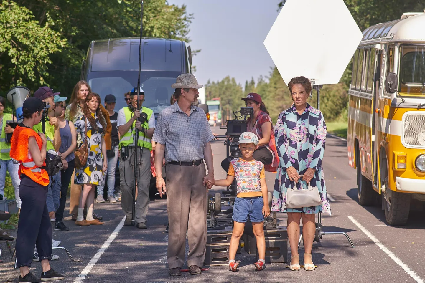 Tõnu Oja, Enrico Oja ja Ülle Kaljuste filmi «Hüvasti, NSVL» võtetel.