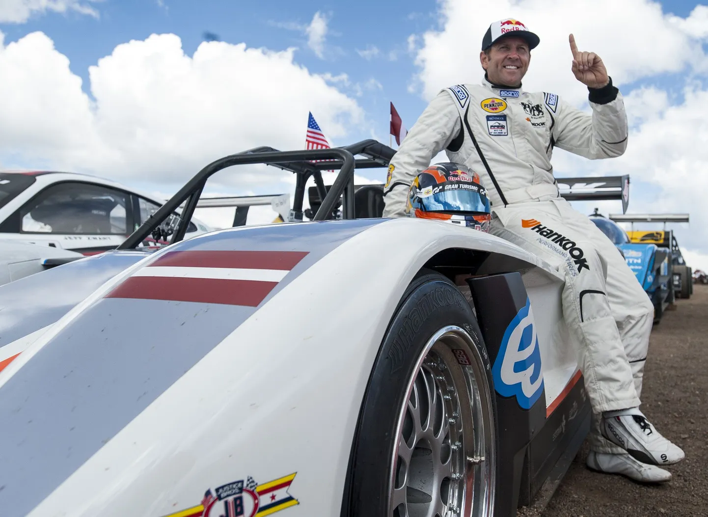 Rhys Millen ja lätlaste ehitatud superauto