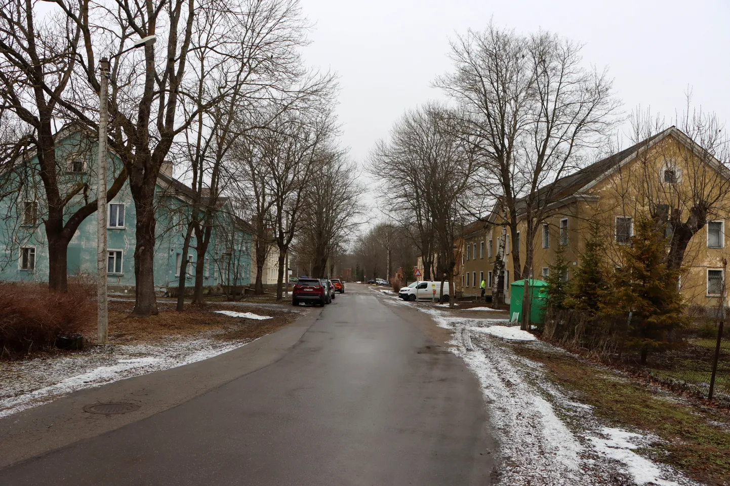 Kohtla-Järve Kukruse linnaossa võib panna üles plakati: "Tere tulemast Eesti ühe kõige kallima kaugküttega paika!"