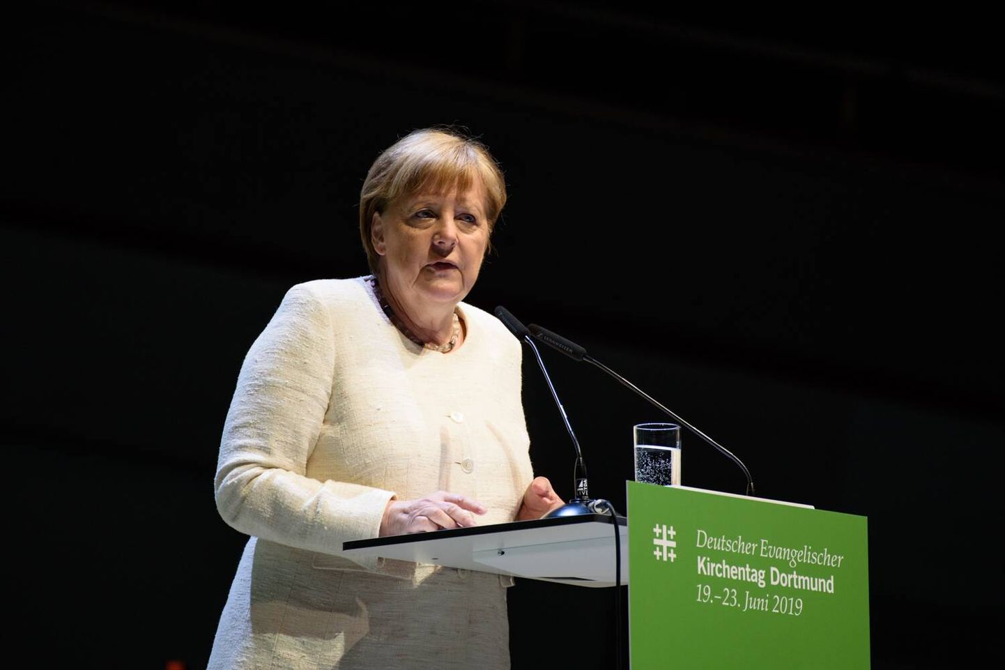 Saksa kantsler Angela Merkel laupäeval Dortmundis protestantlikul kirikukogul kõnet pidamas.