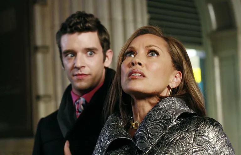 Stseen sarjast «Inetu Betty». Pildil Vanessa L Williams ja Michael Urie.