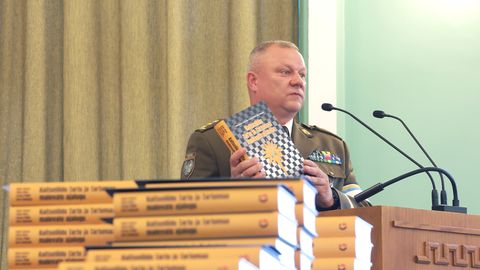 Tartu maleva kolmeaastane töö tipnes kopsaka ajalooraamatuga