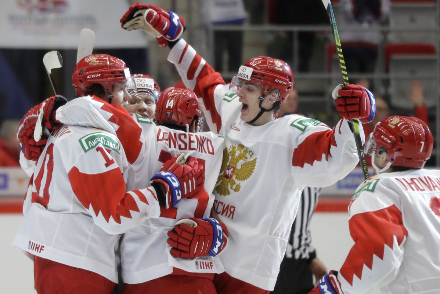 Сборная России в поединке 1/4 финала Молодежного чемпионата мира по хоккею обыграла сборную Швейцарии 3:1.