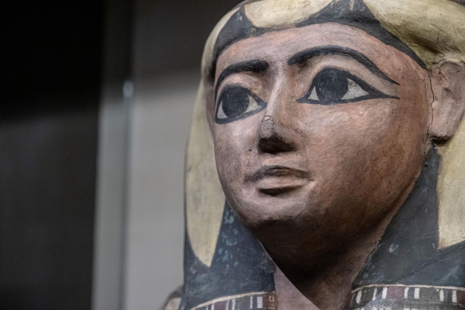 Näitusel «Egiptuse hiilgus. Niiluse oru kunst» tervitab näitusekülastajaid vaarao.